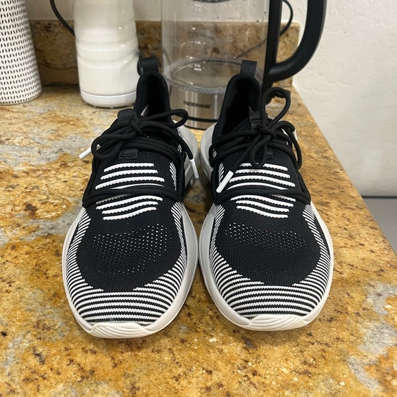 Sorel Women's Explorer Defy Low size 8 - Picture 2 of 9